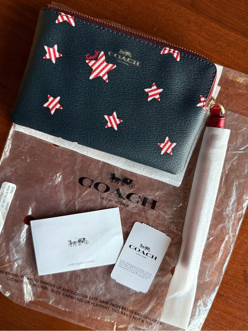 NWT Coach Patriotic Star Print Wristlet Navy Red White Zip Pouch w/ Packaging - Picture 5 of 6